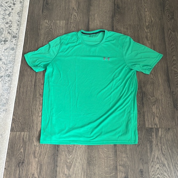 Set of 3 UA large workout shirts worn once in excellent condition - Picture 4 of 4